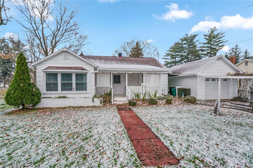 COUNTY HOME , CUTE AS CAN BE, WEST BRANCH SCHOOLS, VERY NICE YARD, 1ST FLOOR LIV RM, DIN RM L-SHAPE, EAT IN KITCHEN, 2 BEDROOMS, FULL BATH, WALK OUT BASEMENT WITH TONS OF ROOM, REC RM, FAM RM KITCHENETTE, LAUNDRY, OFFICE CRAFT ROOM, MAKE IT YOUR OWN, SOME PAINT AND CARPET WOULD BE PERFECT, SLIDING GLASS DOORS TO PATIO FROM BASEMENT, THIS HOME EVEN HAS A ENCLOSED PORCH AND BREEZWAY TO GARAGE, COVERED FRONT PORCH. LARGER THAN IT LOOKS.

ALL SIZES, AGES SQUARE FEET ESTIMATED