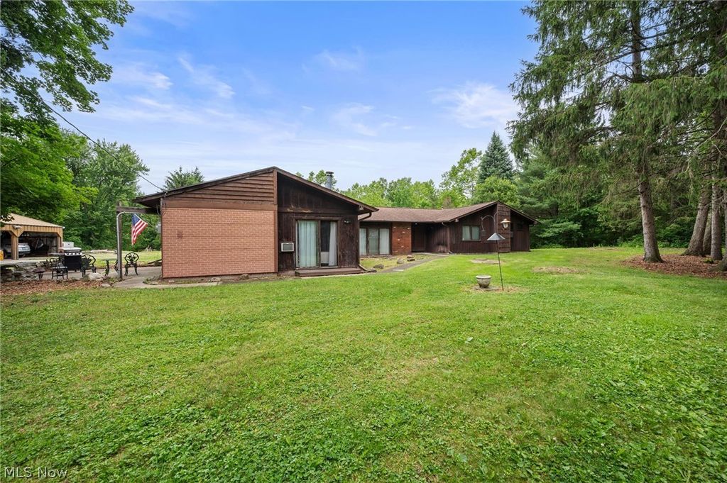 Photo of 25060 Royalton Road, Columbia Station, OH 44028 (MLS # 5220275)