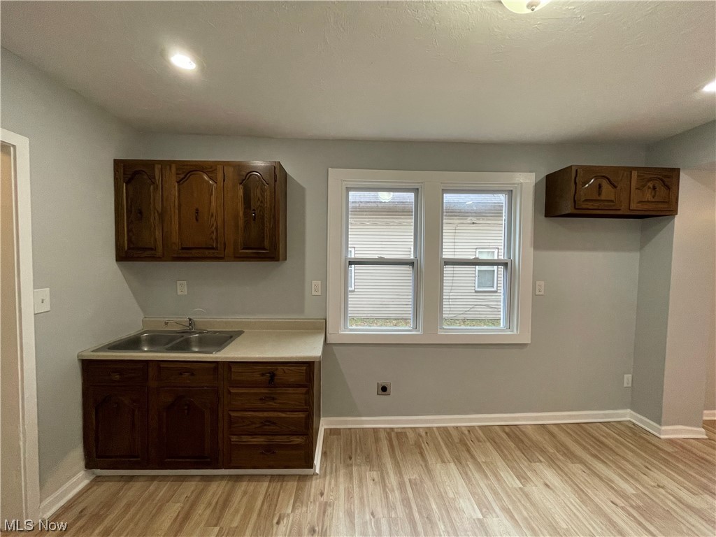 James M Hoyts - Residential Lease