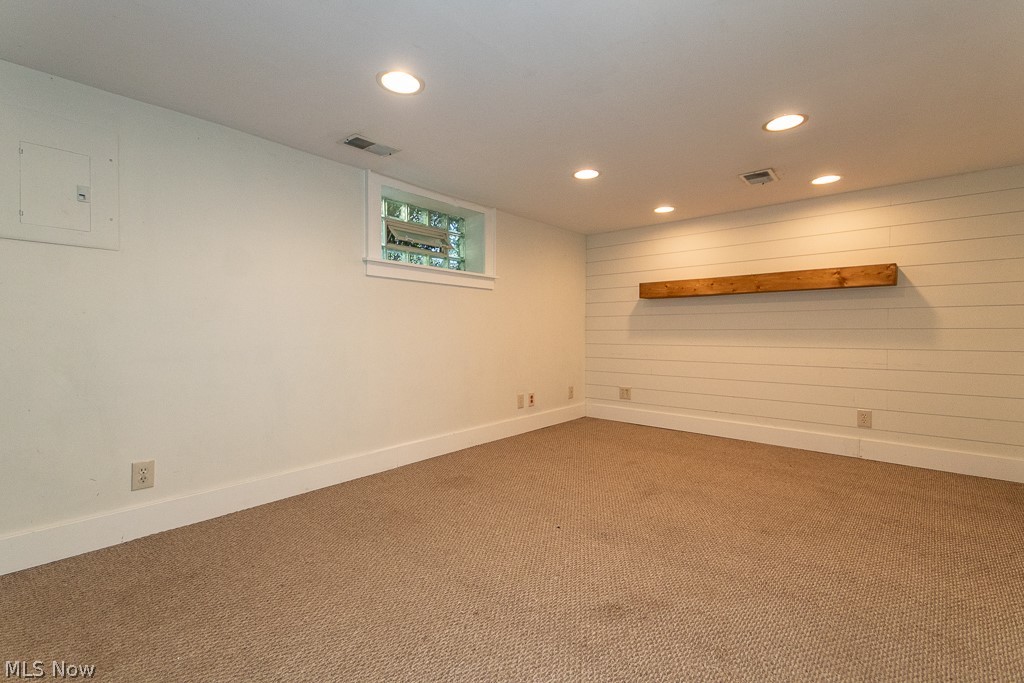 Alden B Hare Cos Lyndhurst Ma - Residential