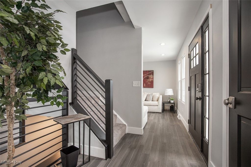 Photo of 6598 Richmond Road, Oakwood Village, OH 44146 (MLS # 5182627)