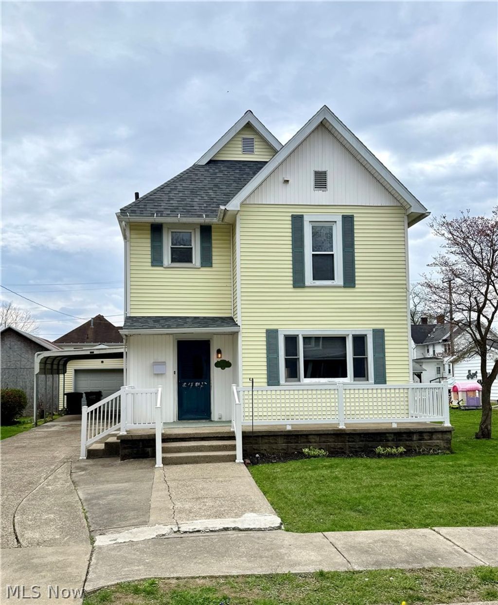 Photo of 1011 Adams Street, Coshocton, OH 43812 (MLS # 5200583)