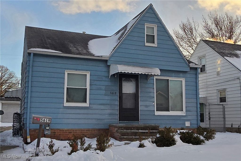 Photo of 5619 Snow Road, Cleveland, OH 44129 (MLS # 5183151)