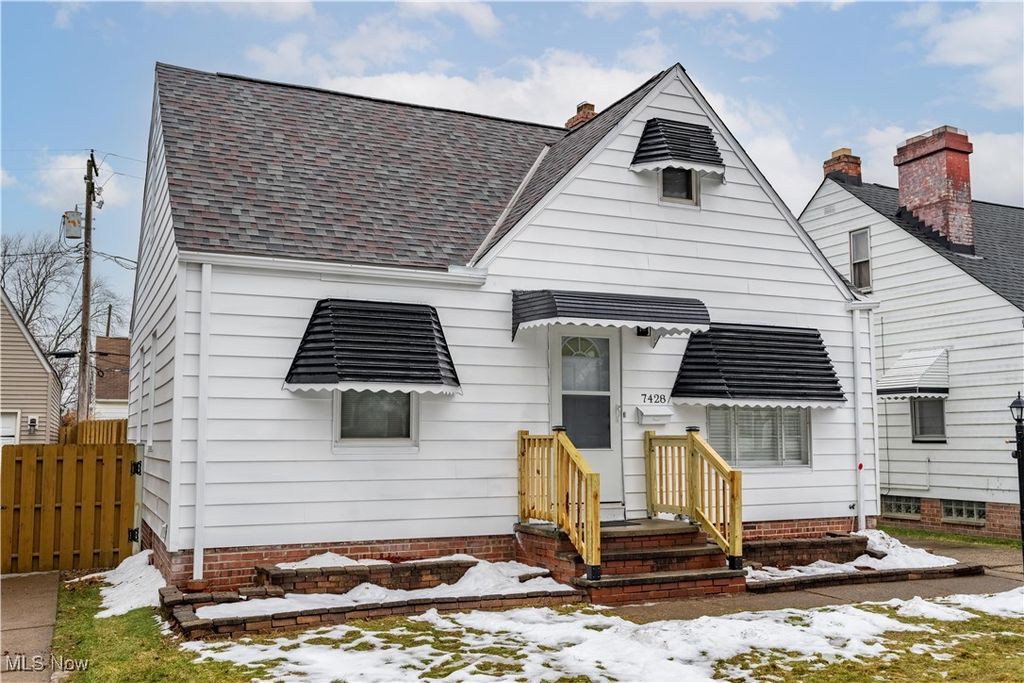 Photo of 7428 Ira Avenue, Brooklyn, OH 44144 (MLS # 5178032)