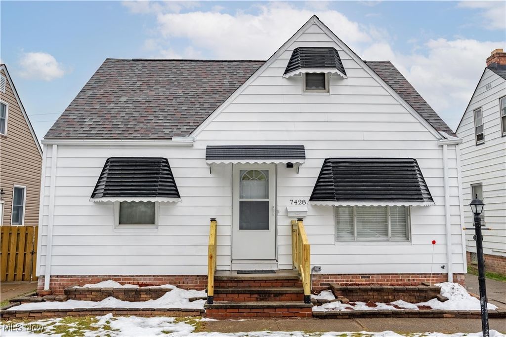 Photo of 7428 Ira Avenue, Brooklyn, OH 44144 (MLS # 5178032)