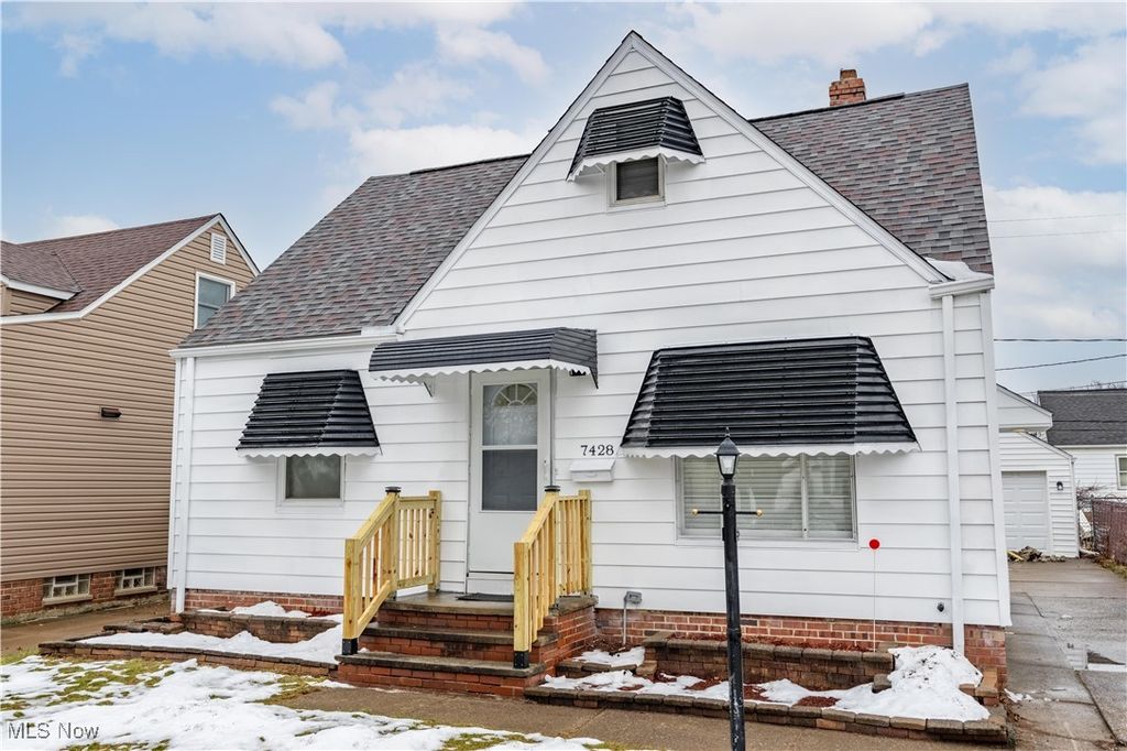 Photo of 7428 Ira Avenue, Brooklyn, OH 44144 (MLS # 5178032)