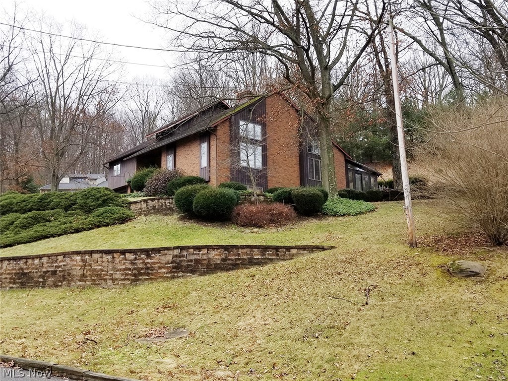 Nice custom built brick home in McDaniel Allotment. One owner built-in 1978. Quality construction with open floor plan and vaulted ceilings. Double-sided fireplace, custom kitchen, 3 full baths, 2 half baths, 3 large bedrooms, 2 car garage, and rear sunroom. Beautiful views overlooking town. Home office with custom cabinetry.