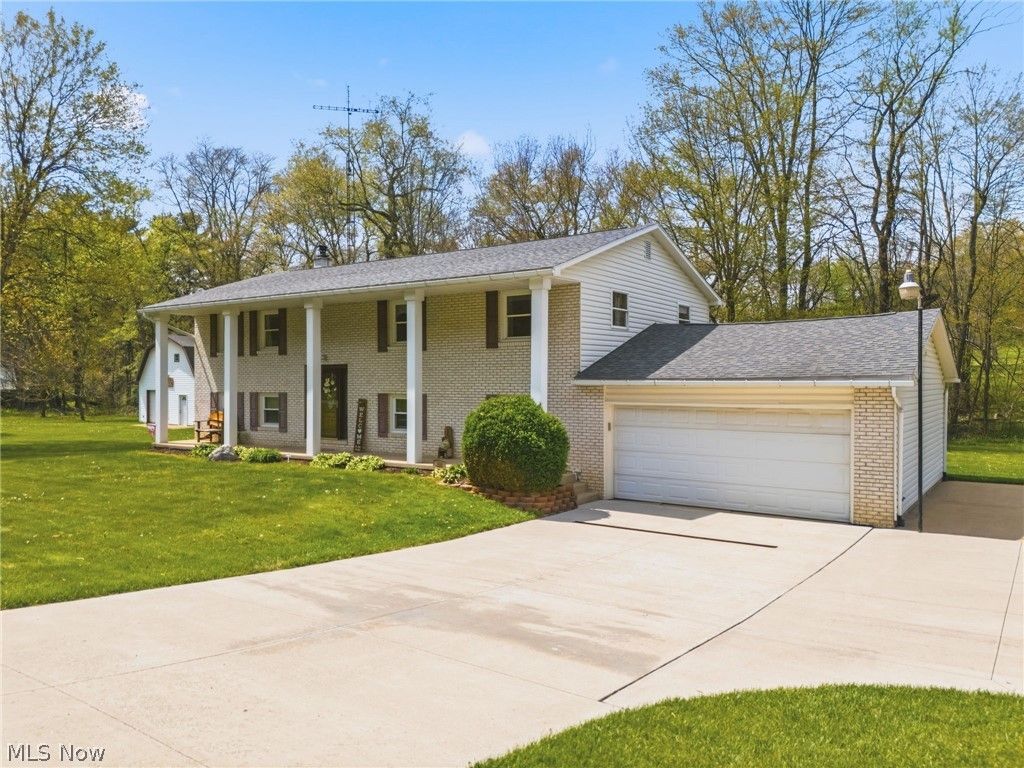 Photo of 6195 Breezehill Road SW, East Sparta, OH 44626 (MLS # 5204671)