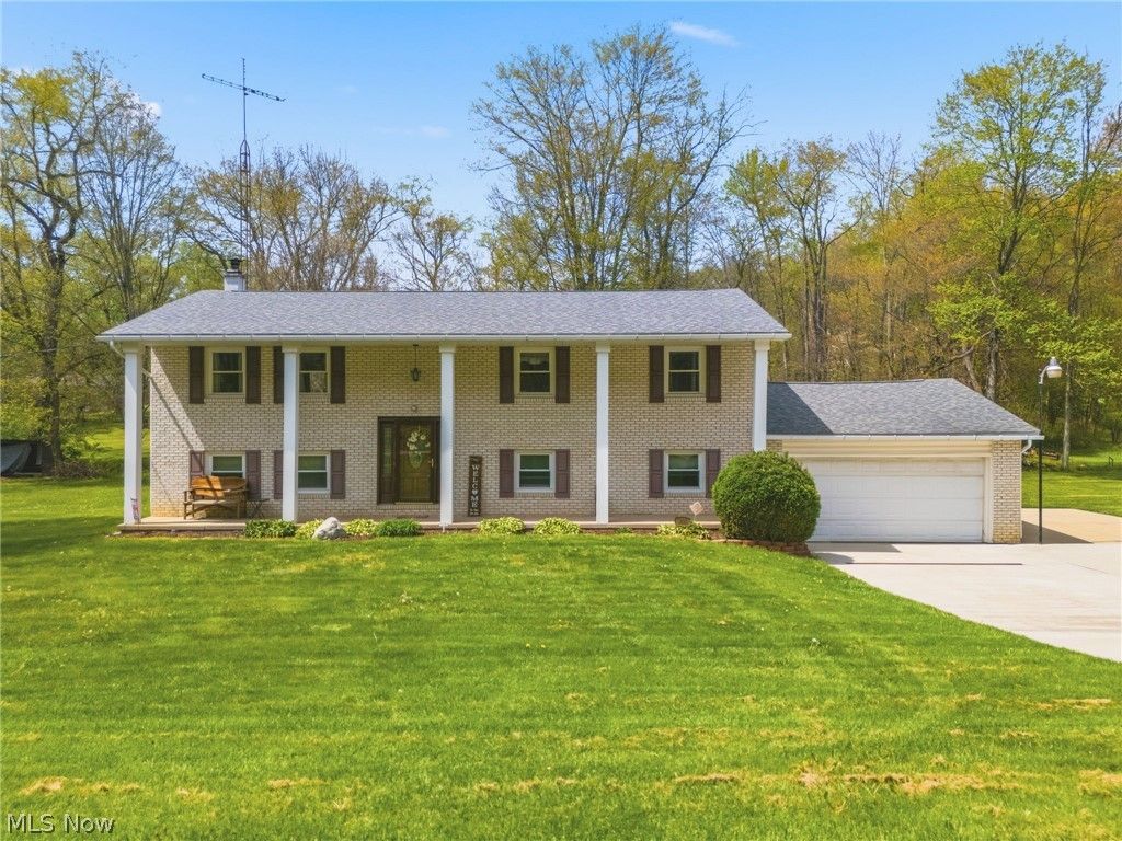 Photo of 6195 Breezehill Road SW, East Sparta, OH 44626 (MLS # 5204671)