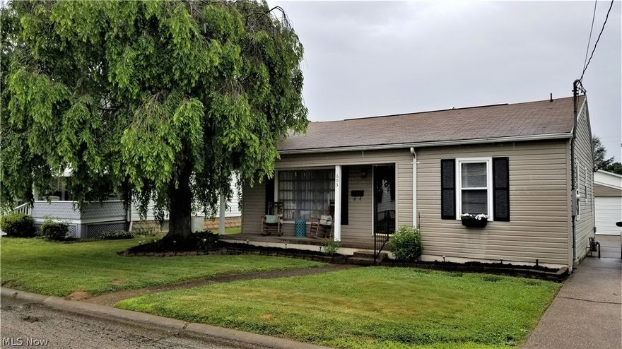 2 bedroom, 1 bath Ranch home with hardwoods and vinyl flooring with updated bathroom.  Home has 200 amp electric, eat in kitchen, laundry area, fenced backyard with 1 stall detached garage.  Total 1 florr living!  Great for first time buyers or as a rental.  Conveniently located in Vienna and close to shopping, schools and bus line.