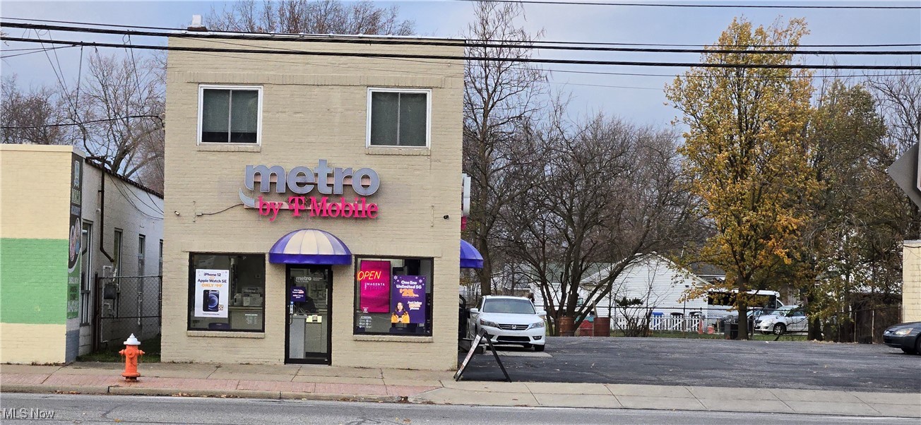 Well maintained Retail Building with 1 bedroom apartment up. Updates include roof maintenance in 2020, newer windows, and some updated electrical. Ample parking and great street exposure. High traffic volume. Rents are on the lower side due to Owner occupant retail and the apartment values for 1 bedroom in an area max around $800/mo. The building is free-standing.