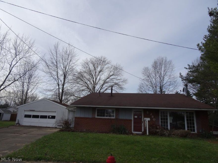 Excellent investment potential - 3 bed, 2 full bath bi-level, great location.  Finished basement, situated on a cul-de-sac, 2 car det garage. Hurry this will go fast!