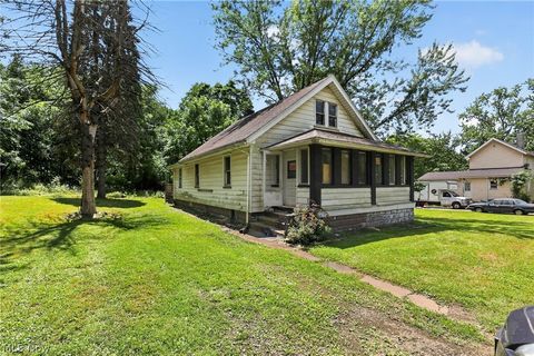 Tiny photo for 211 Broadview Avenue, Girard, OH 44420 (MLS # 5227151)