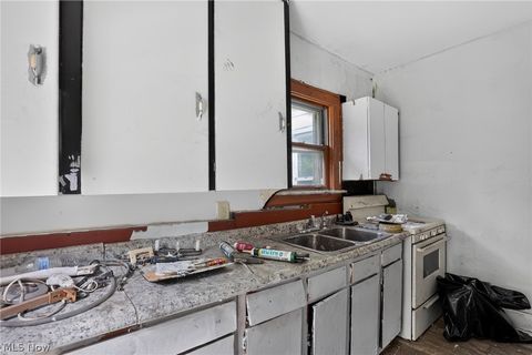 Tiny photo for 211 Broadview Avenue, Girard, OH 44420 (MLS # 5227151)