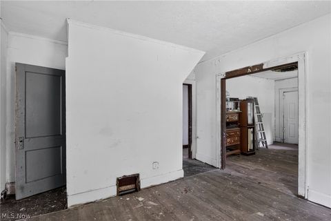 Tiny photo for 211 Broadview Avenue, Girard, OH 44420 (MLS # 5227151)