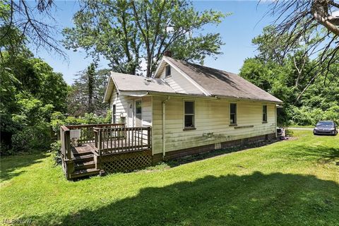 Tiny photo for 211 Broadview Avenue, Girard, OH 44420 (MLS # 5227151)