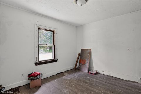 Tiny photo for 211 Broadview Avenue, Girard, OH 44420 (MLS # 5227151)