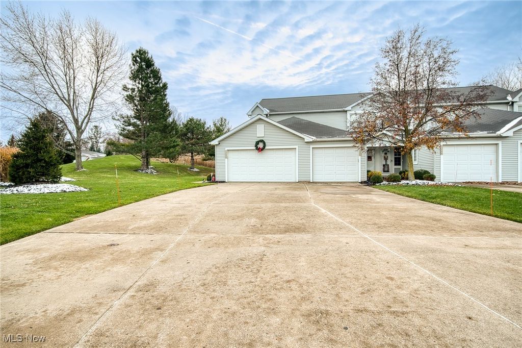 Photo of 1350 Leeward Lane #D, Willoughby, OH 44094 (MLS # 5175633)