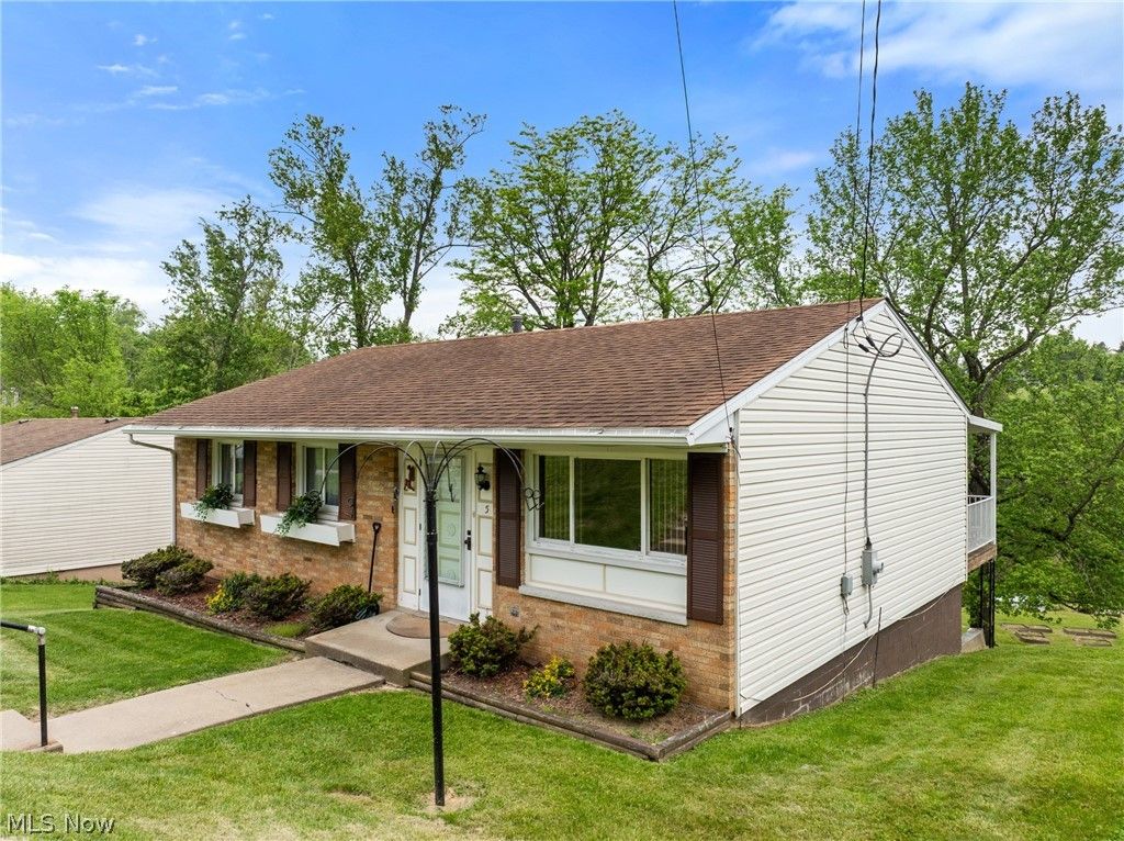 Photo of 5 Sunset Drive, Martins Ferry, OH 43935 (MLS # 5211737)