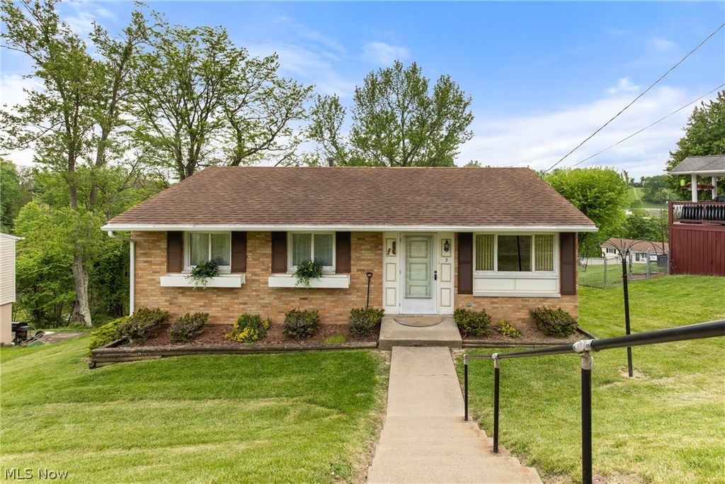Photo of 5 Sunset Drive, Martins Ferry, OH 43935 (MLS # 5211737)