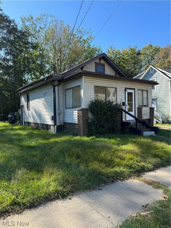 Nice 2 bed 1 bath home. Close to highways and amenities.