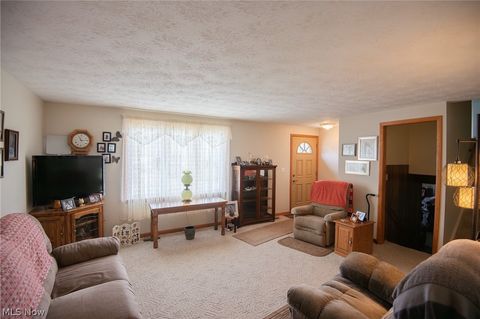 Tiny photo for 719 Oregon Avenue, McDonald, OH 44437 (MLS # 5203145)