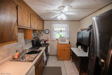 Tiny photo for 719 Oregon Avenue, McDonald, OH 44437 (MLS # 5203145)