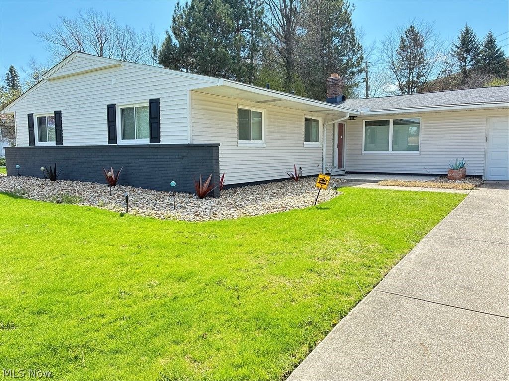 Photo of 2642 Ramsay Road, Beachwood, OH 44122 (MLS # 5199158)