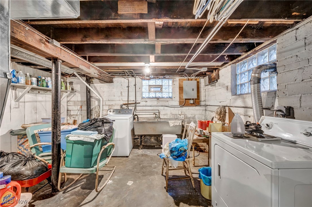 Cleveland, Ohio 44108, United States, 3 Bedrooms Bedrooms, ,1 BathroomBathrooms,Residential,Active,243645