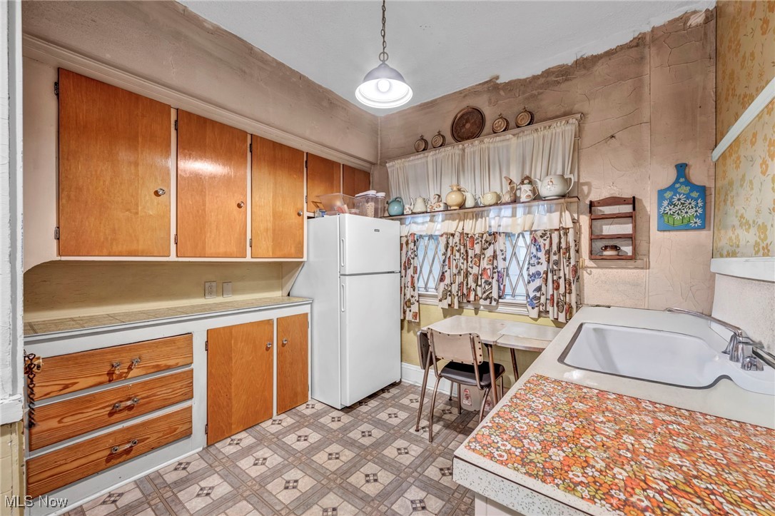 Cleveland, Ohio 44108, United States, 3 Bedrooms Bedrooms, ,1 BathroomBathrooms,Residential,Active,243645