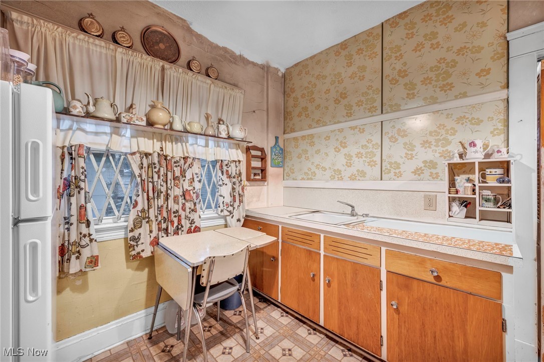 Cleveland, Ohio 44108, United States, 3 Bedrooms Bedrooms, ,1 BathroomBathrooms,Residential,Active,243645