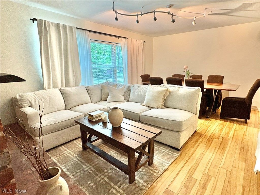 Photo of 6910 Carriage Hill Drive #103, Brecksville, OH 44141 (MLS # 5204550)