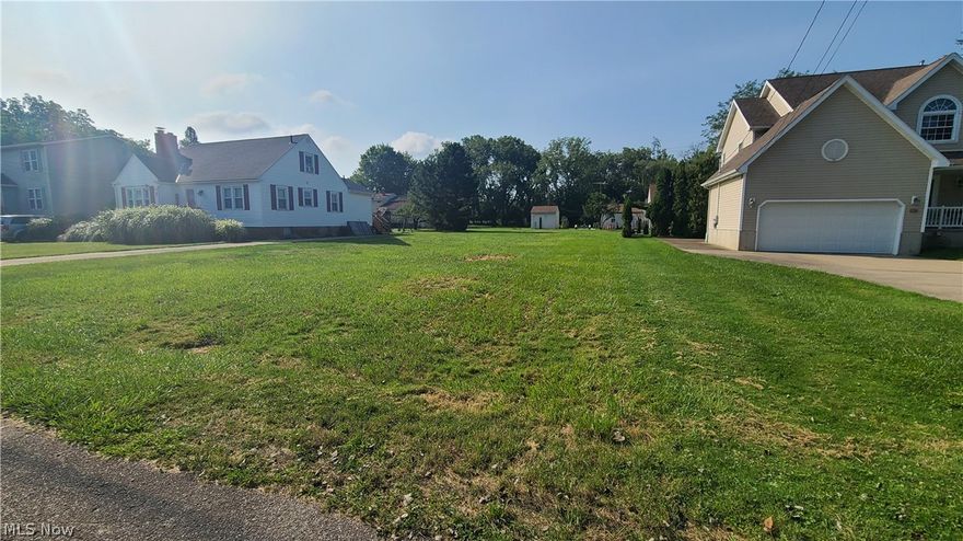 Fantastic opportunity to build your dream home with views of the Chagrin river in one of Lake county's premier boating neighborhoods.  Build to suit or bring in your own builder to build on one of the few lots available in Eastlakes river community