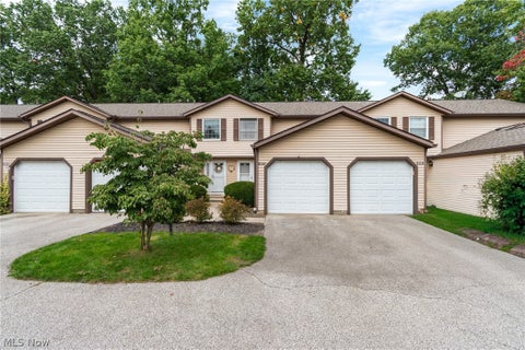 Homes For Sale - 3913 Lake Run Boulevard<br/> Stow, OH 44224