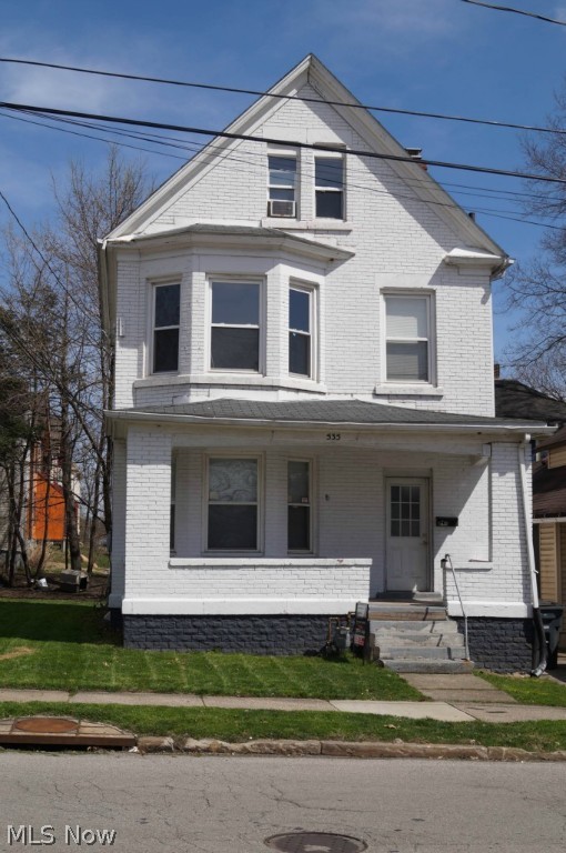 Looking for cashflow or a great way to put your children through school? This home has it all. Five large bedrooms, Large kitchen, family room. One of the two full baths is very large. Laundry in the basement. New tenants start in August with $1750 Gross Rent.