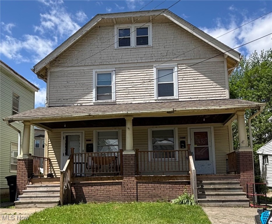 3 bedroom 1.5 bathroom side by side duplex in the heart of Brooklyn Centre. Modern grey painted with luxury vinyl flooring. Laundry in basement, not shared. Appliances included. Section 8 ok, no pets. Restrictions apply