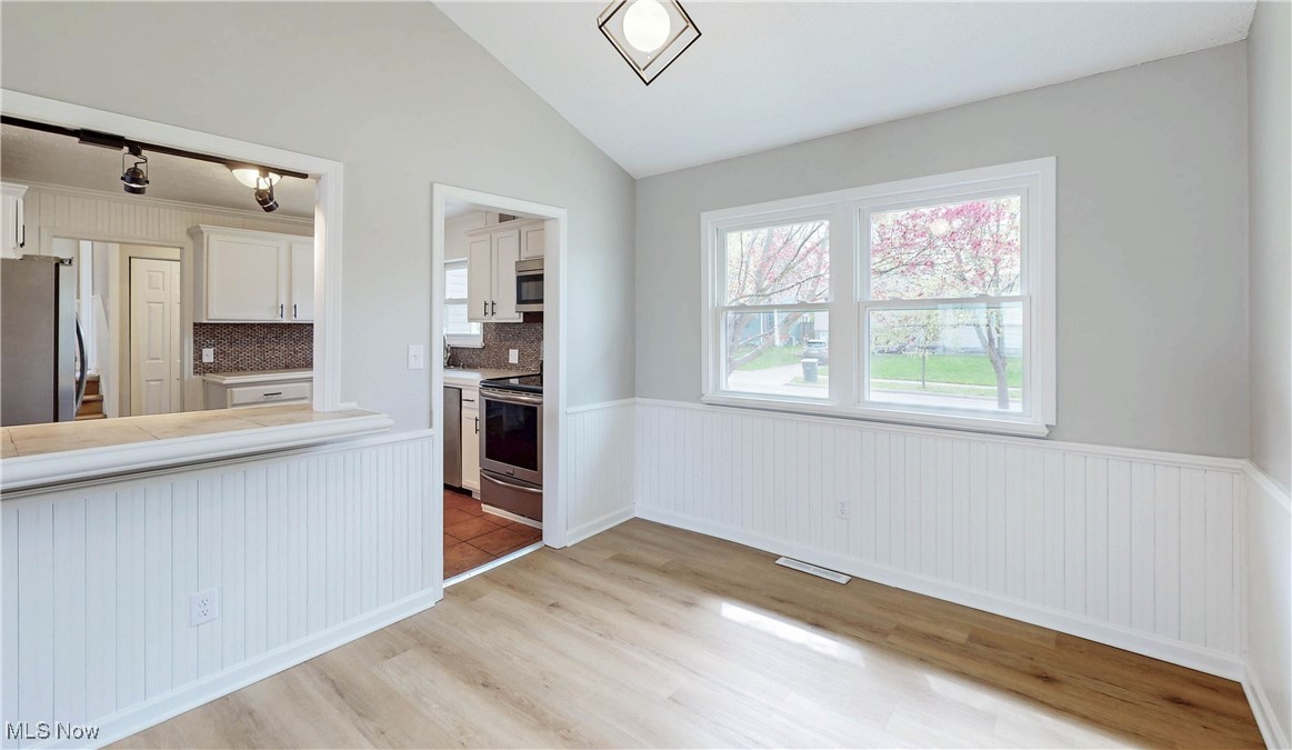 1363 Winhurst Drive, Akron, Ohio image 11