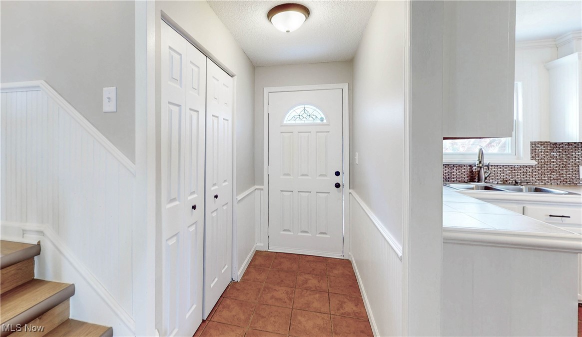 1363 Winhurst Drive, Akron, Ohio image 6