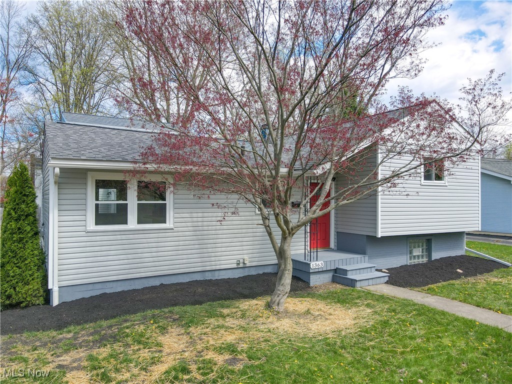 1363 Winhurst Drive, Akron, Ohio image 5