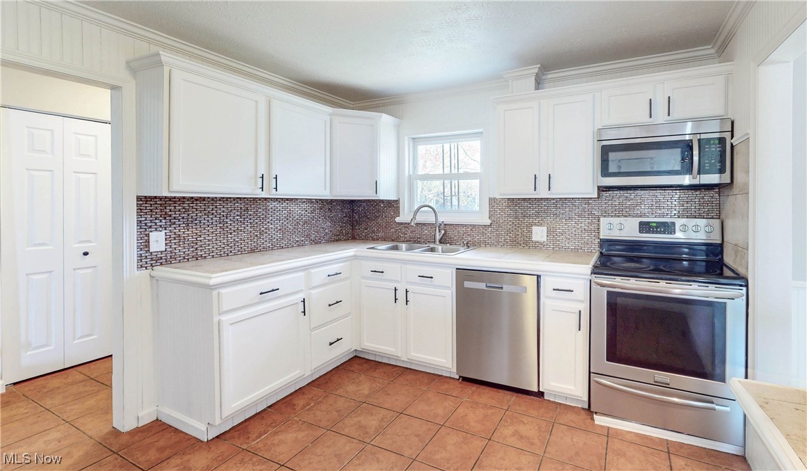 1363 Winhurst Drive, Akron, Ohio image 7