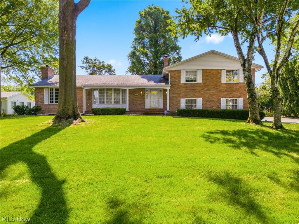 Photo of 3410 Lindbergh Avenue NW, Canton, OH 44718 (MLS # 5211170)