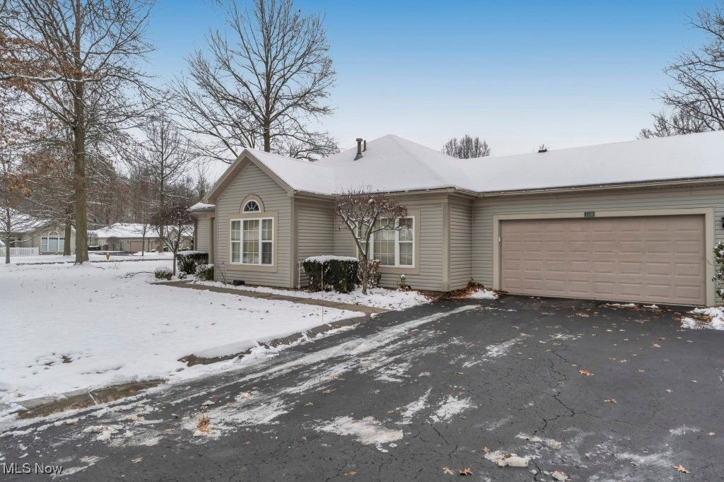 Photo of 11 Hunters Woods Boulevard #D, Canfield, OH 44406 (MLS # 5174412)