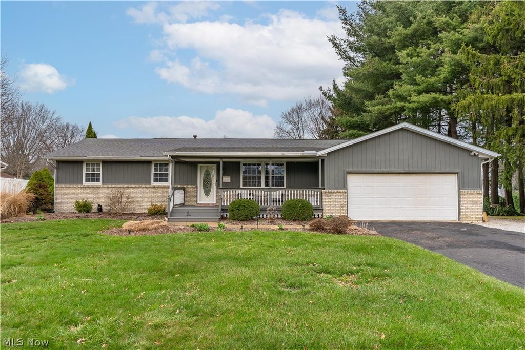 Photo of 7731 Brunswick Circle NW, Massillon, OH 44646 (MLS # 5195564)