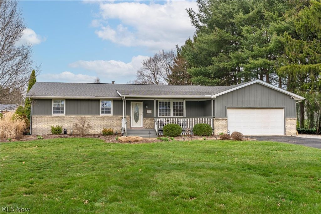 Photo of 7731 Brunswick Circle NW, Massillon, OH 44646 (MLS # 5195564)