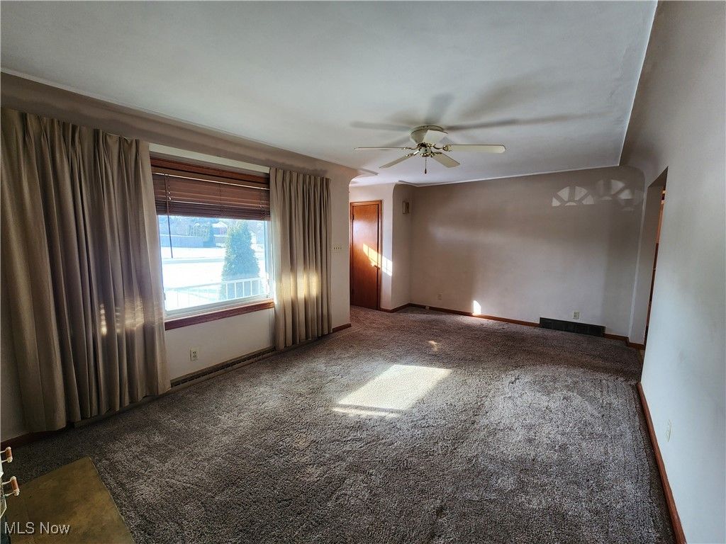 Photo of 587 Edison Street, Struthers, OH 44471 (MLS # 5183347)