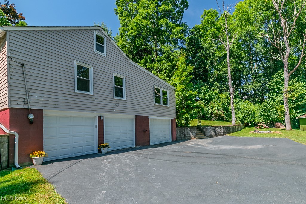 5580 Valley Lane