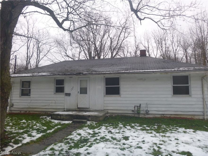 Three bedroom ranch style home on quiet Pickford Avenue! This home is located on a private street and features new carpet and fresh paint throughout. The front door opens to a large living room with access to the master and second bedrooms. The kitchen is of good size, relative to the rest of the house, the tenants must supply their own appliances. The bathroom is located near the third bedroom. A possible fourth bedroom can be found across the hallway from the third bedroom. The laundry room is located off of the kitchen and includes hookups for a washer and dryer. 

Deposit is equal to one month's rent. Pets are accepted on a case-by-case basis and require additional deposit(s). Tenants pay all utilities. There is a required $200 water deposit.