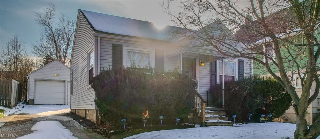 Photo of 64 Palmetto Avenue, Akron, OH 44301 (MLS # 5177888)