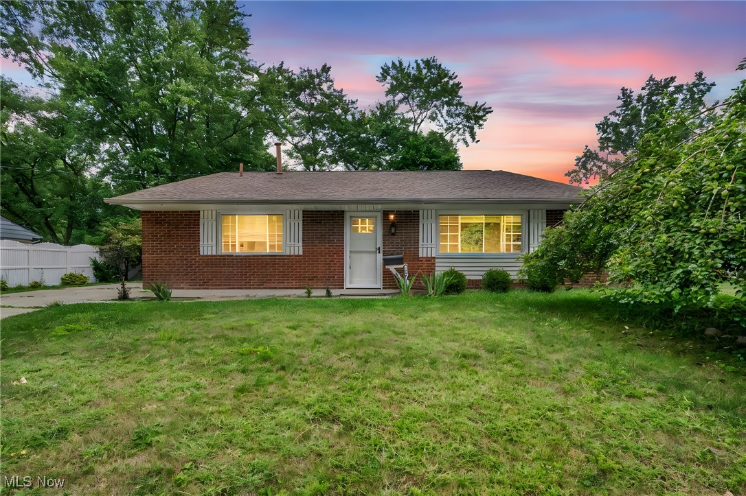 Welcome to this beautifully updated split-level home offering 3 bedrooms on the main floor and two full bathrooms. The functional eat-in kitchen features modern updates, including stainless steel appliances, and flows seamlessly for everyday living. Spacious bedrooms provide comfort and flexibility, while the large backyard with a patio is perfect for entertaining or relaxing outdoors.