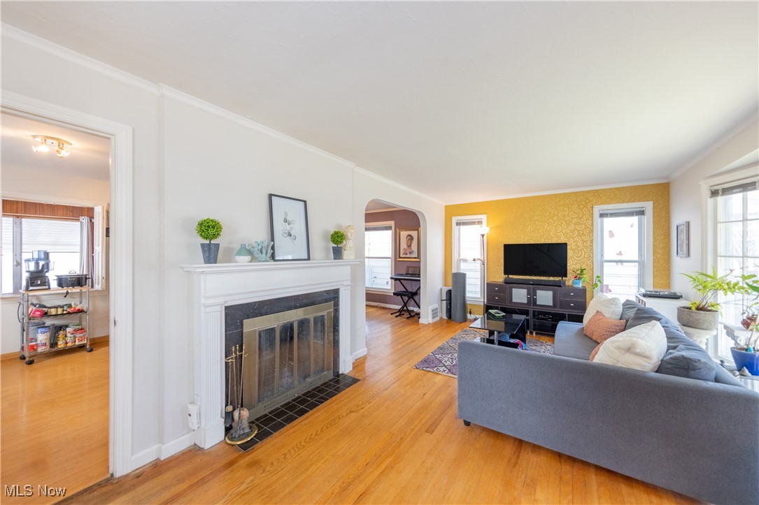2181 Wyandotte Avenue, Lakewood, Ohio image 2